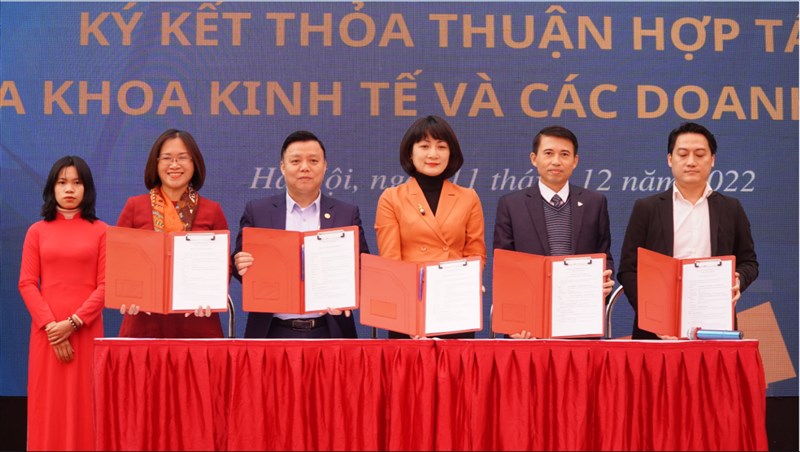 Lễ ký kết thỏa thuận hợp tác giữa Mota Group và Khoa kinh tế Trường Đại học Mở Hà Nội